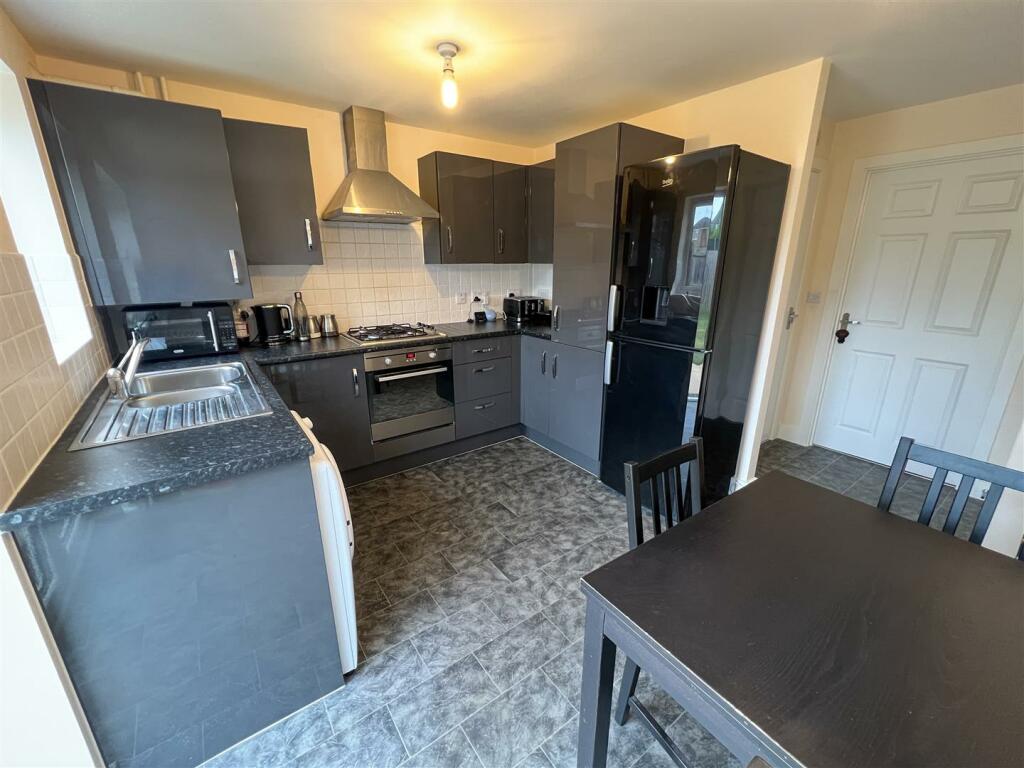 Dining Kitchen B.JPG