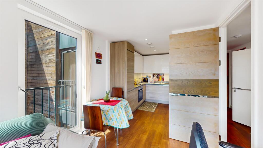 43 Baroque Gardens, Mary Rose Square - adGhmeRQW08