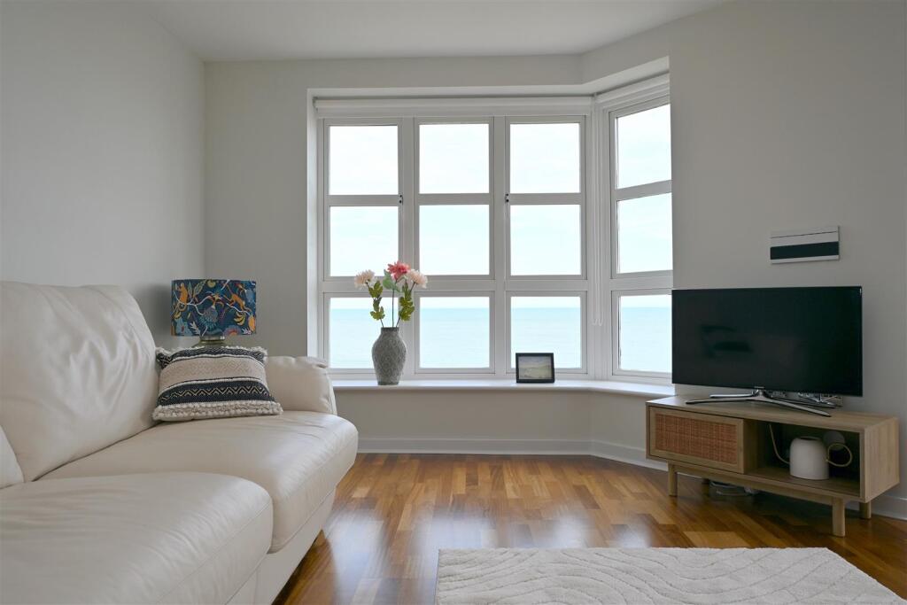 Sitting Room Bay with Sea View