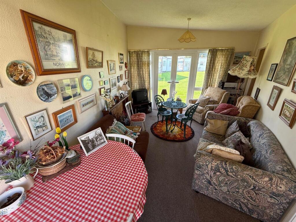 Living/Dining Room