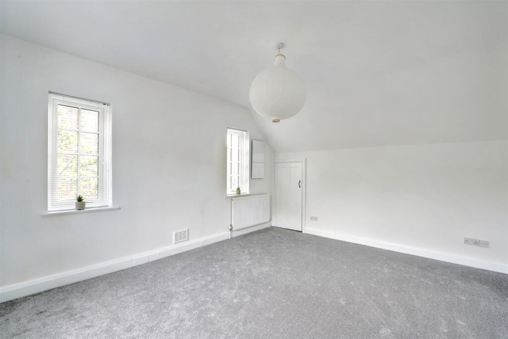 Bedroom 1_1.jpeg