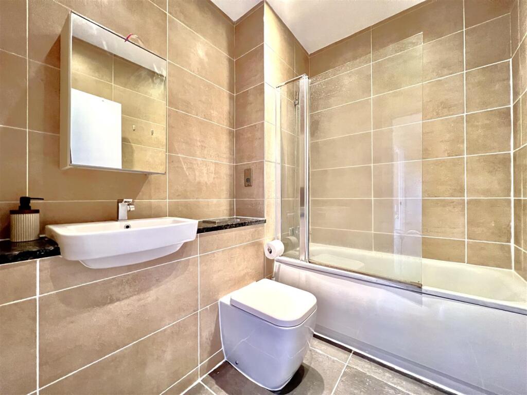 Family Bathroom/ WC