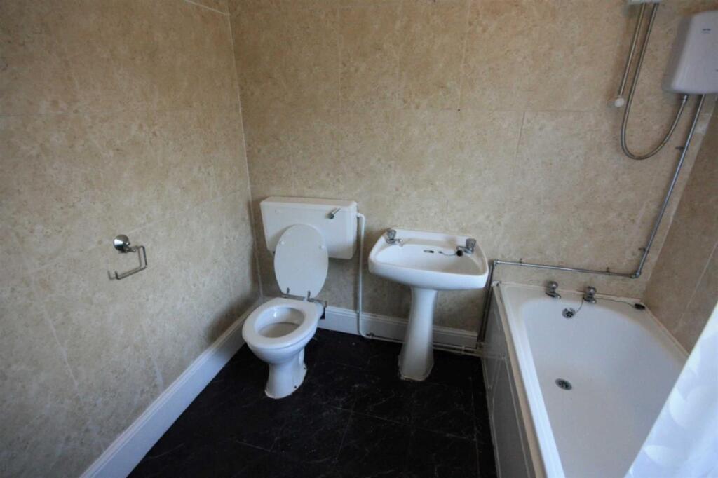 Austin Avenue - Bathroom