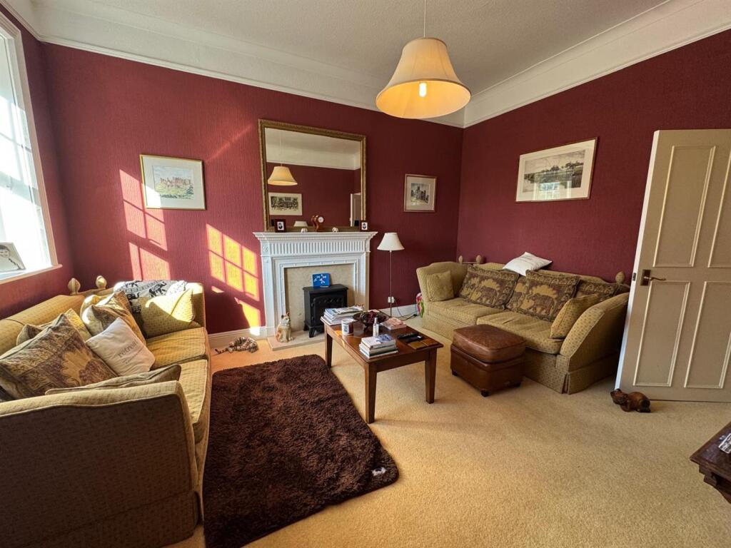 Lounge 3.jpg