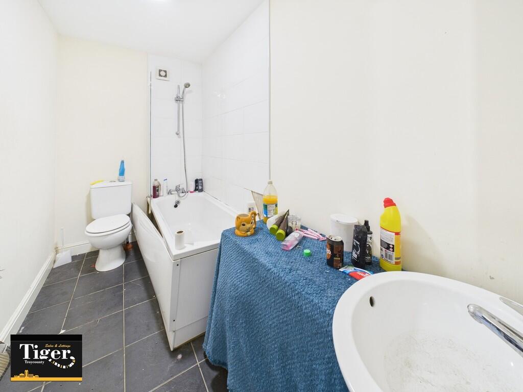 CAM02176G0-PR0499...