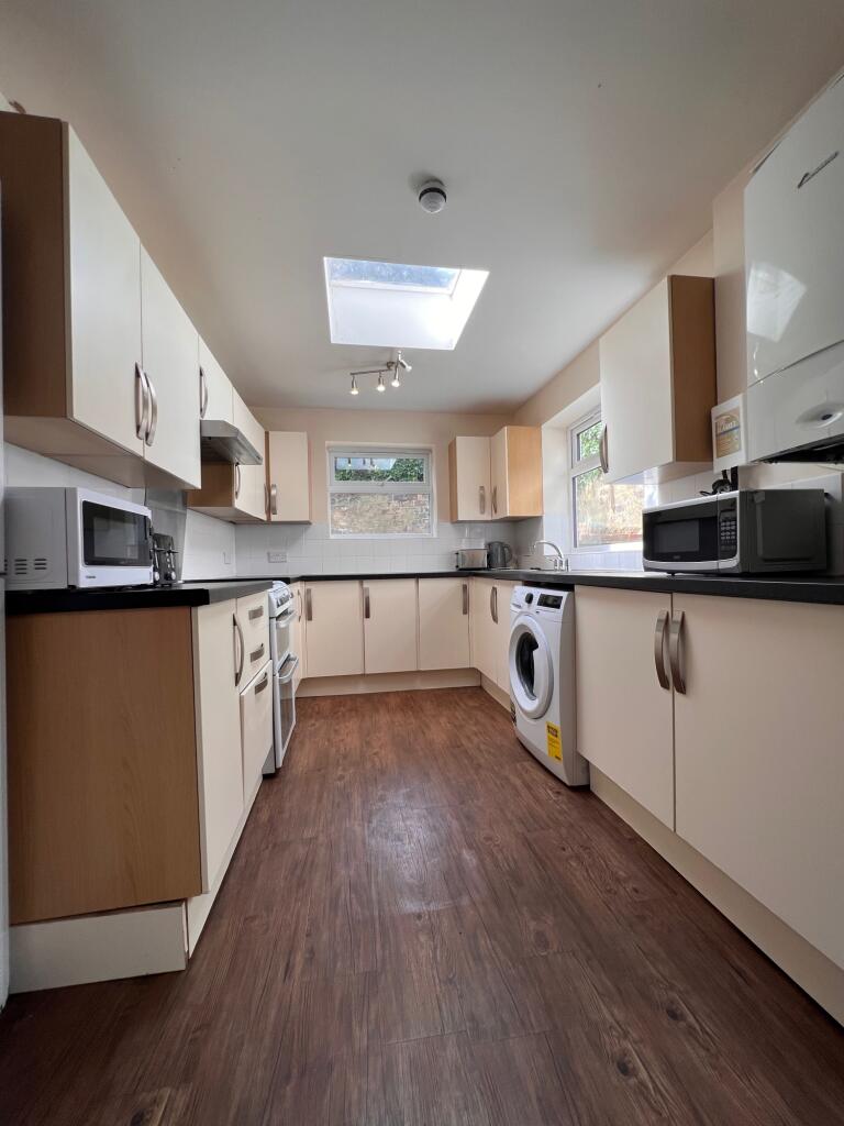 19 Hollingbury Park Avenue - Kitchen (2)