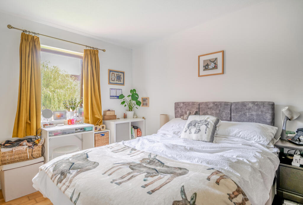 1370677-9-68f6384...