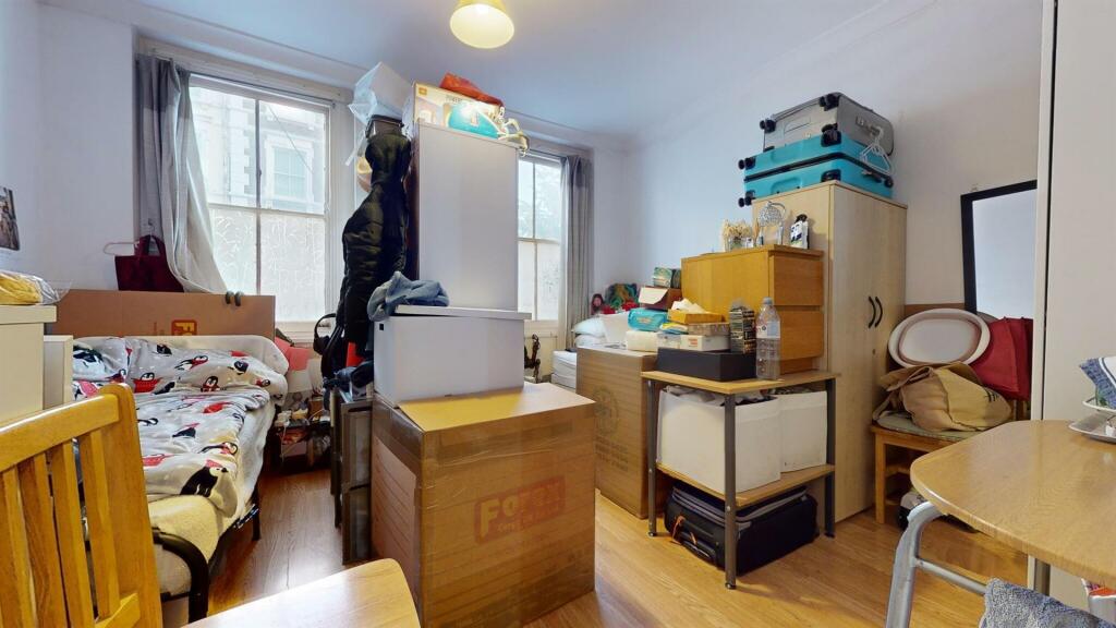 Flat A, 5HogarthPlacebedroom1.jpg