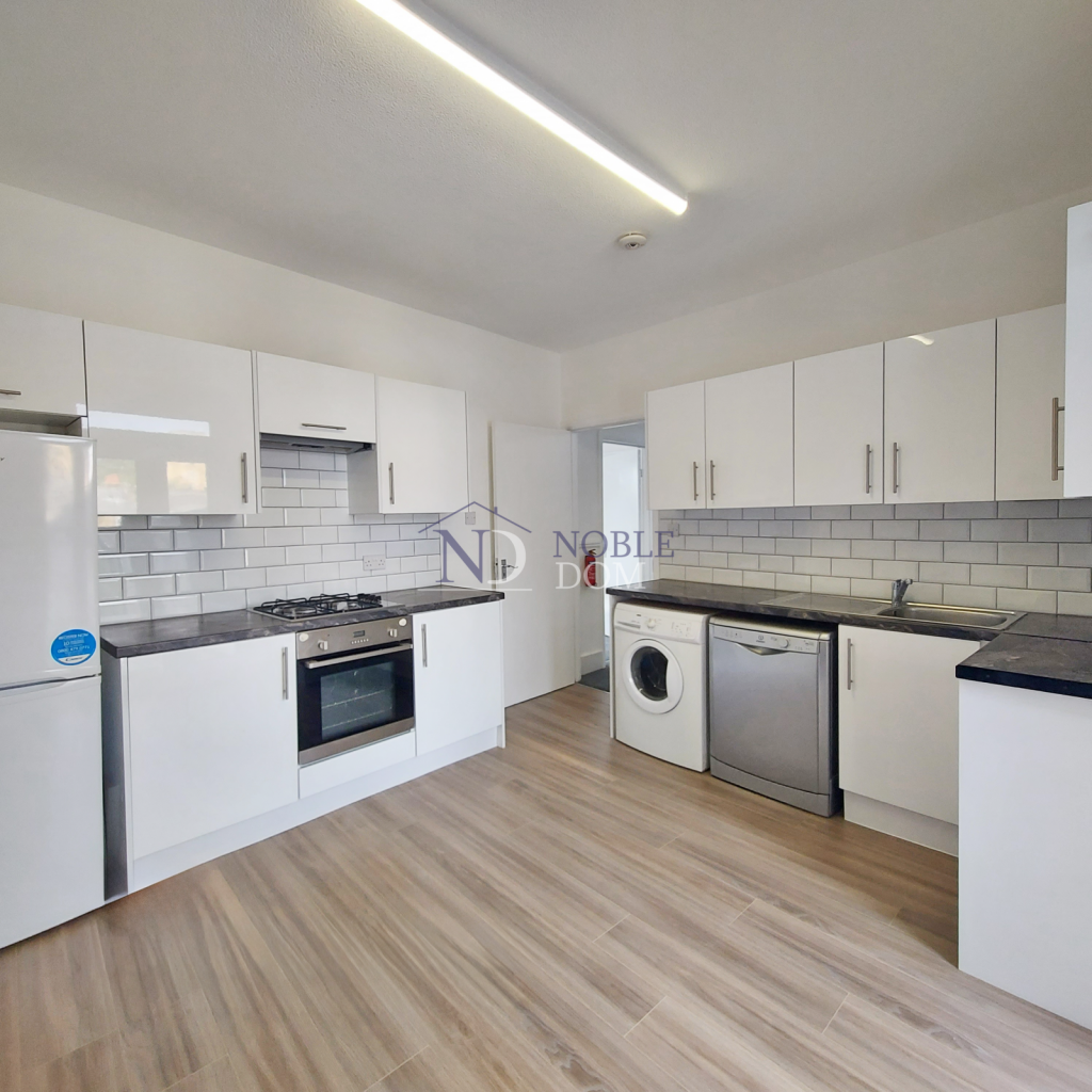 3 BEDROOM SPLIT-LEVEL MAISONETTE IN TEDDINGTON