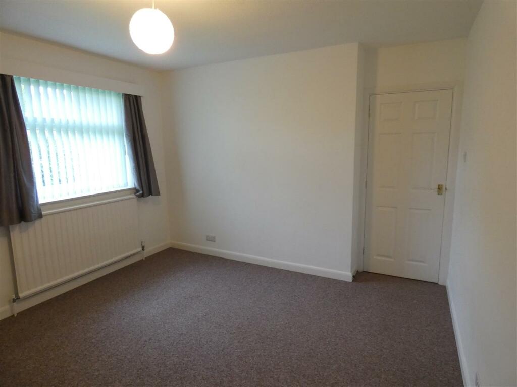back bedroom.JPG