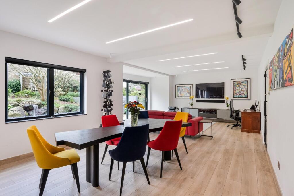 CUDDINGTON PARK CLOSE (17).jpg