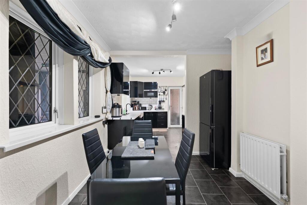 43 Addlington Avenue-14.jpg