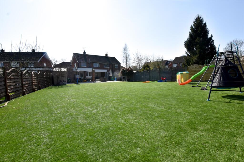 REAR ENCLOSED LARGE GARDEN