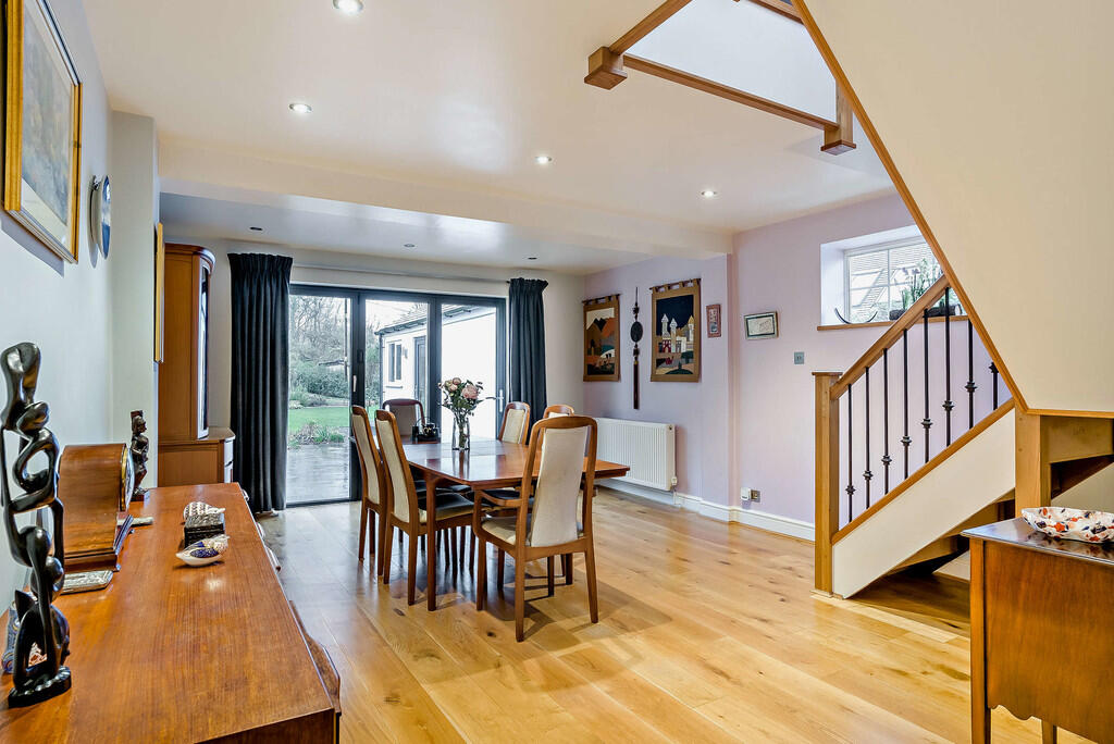 8636499-interior2...