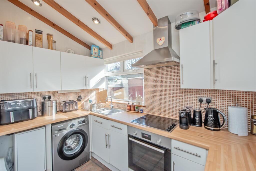 Dining room / Fitted Kitchen: