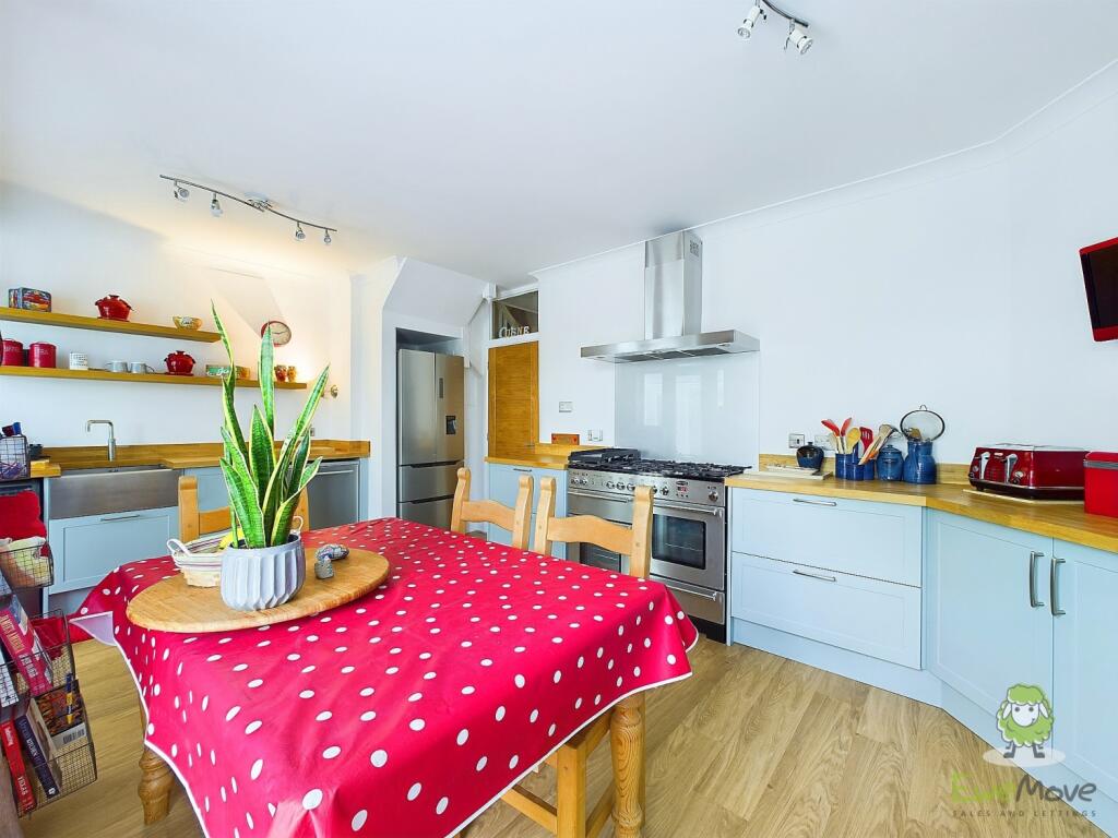 CAM01543G0-PR0100-STILL012