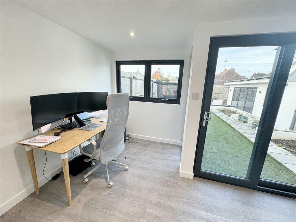 Garden room 1 new.jpg