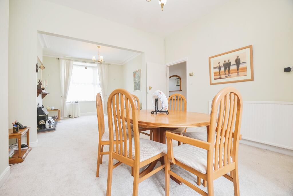 Lounge/Dining Room