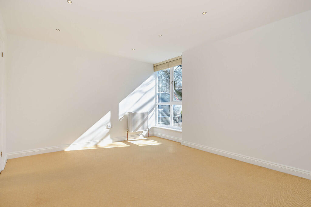8640015-interior1...