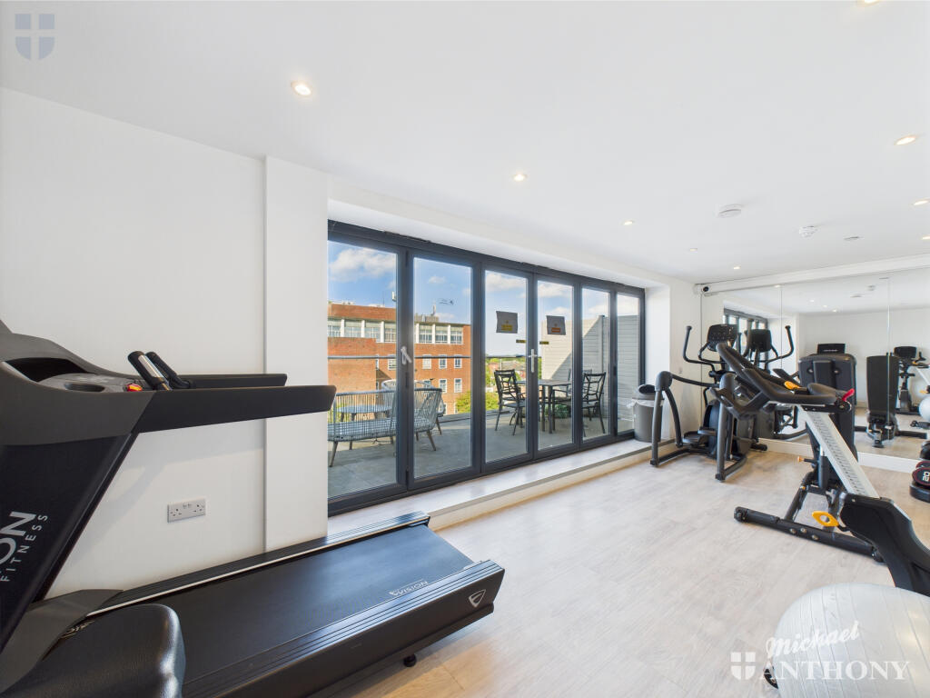 CAM03218G0-PR0660-STILL009