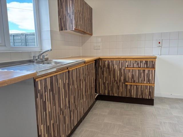 kitchen flat 1 phipps.jpg