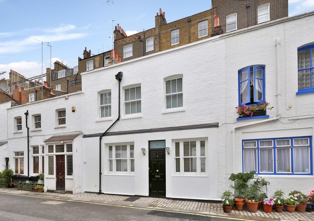 Mews house to ren...