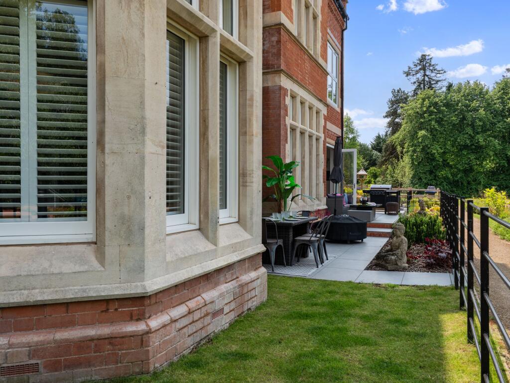 Private terrace lawn