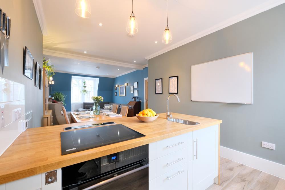 Kitchen with Lounge