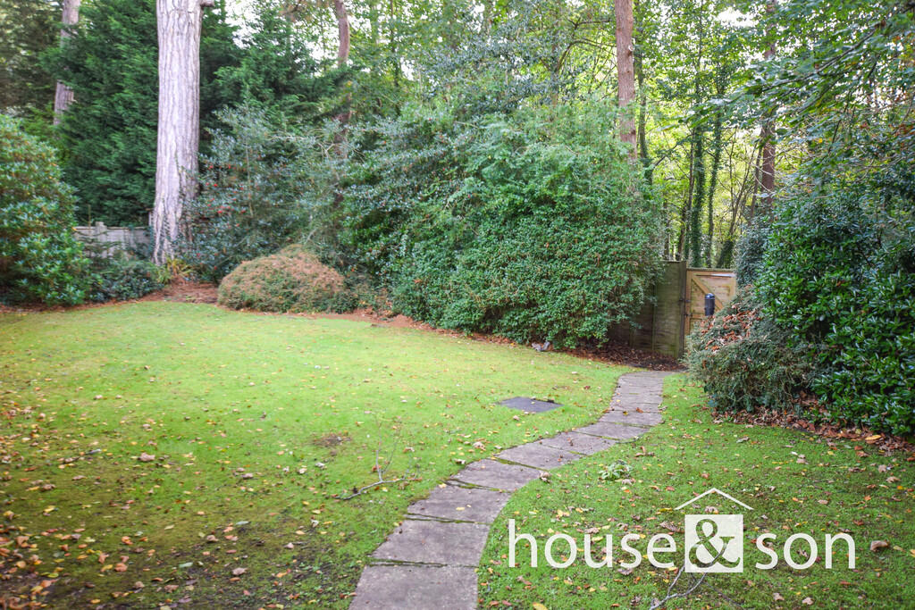 Rear Communal Gar...