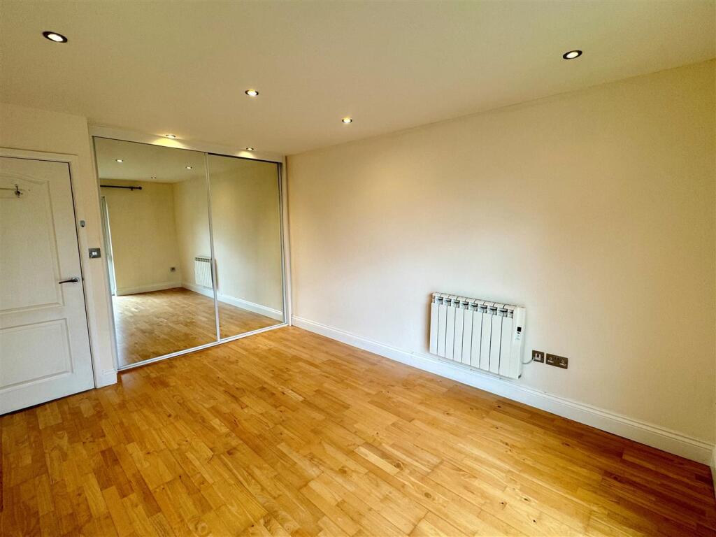 3 Lakeview Court Bedroom 1