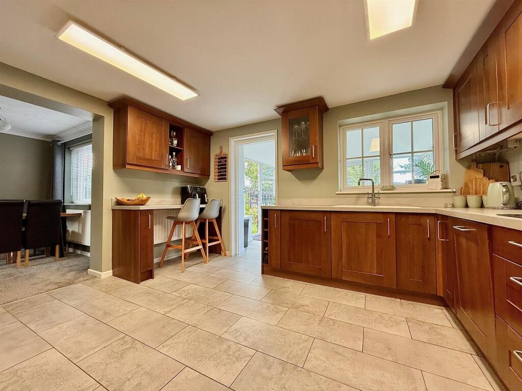 Kitchen / Breakfast Room