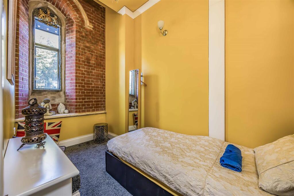 9 Grand Division Row, Henderson Road, Southsea-Sma