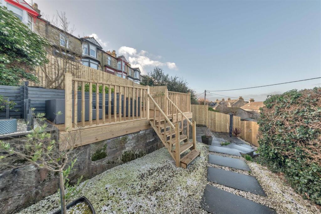 14 Hill Crescent Wormit (17).JPG