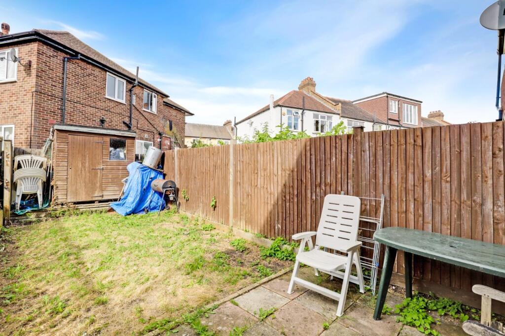 11-7488JHPropWpen - 16 Hayleigh Gardens - 31.jpg