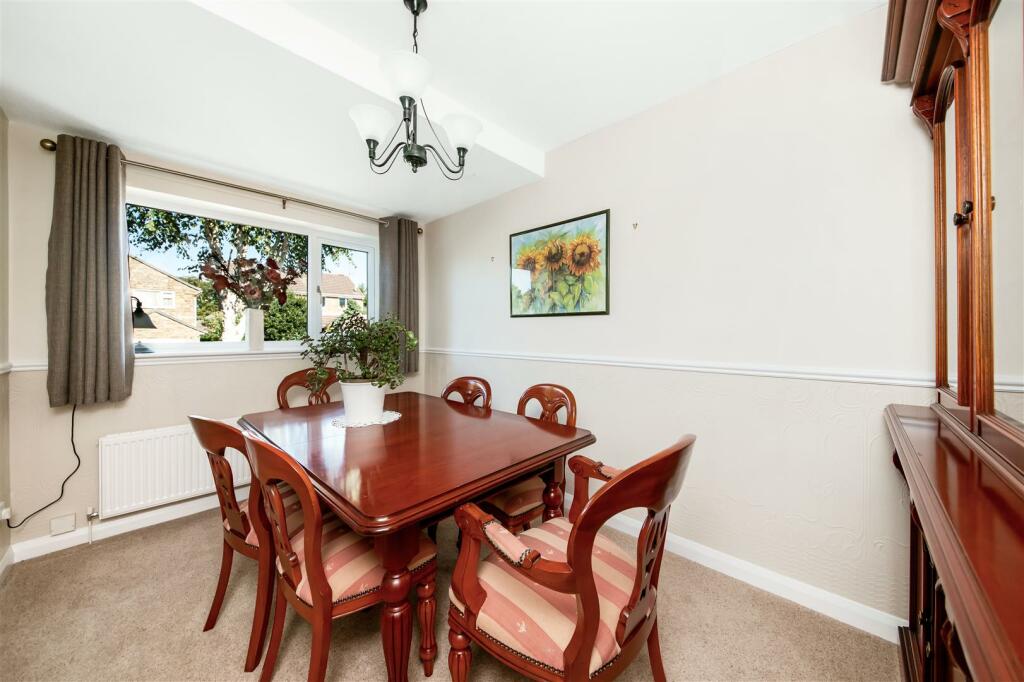 DINING ROOM.jpg