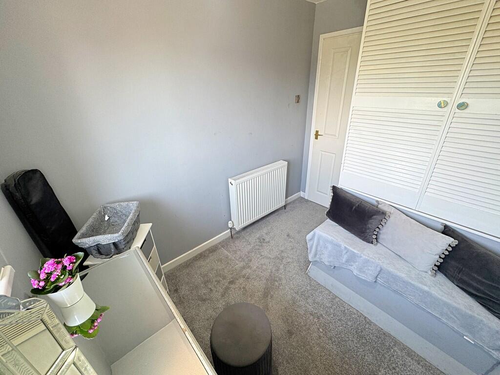 Bed 3 to wardrobe...