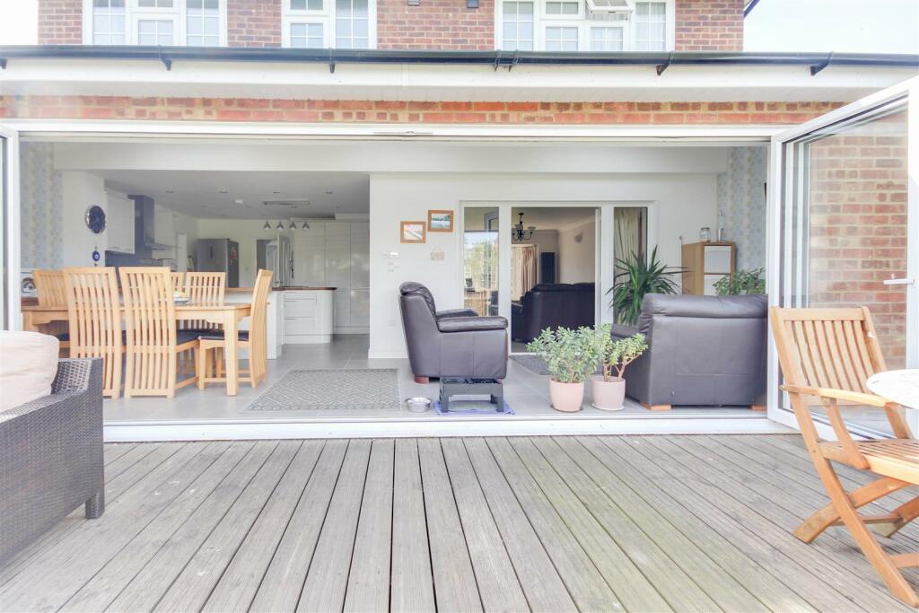 Bi-folding door
