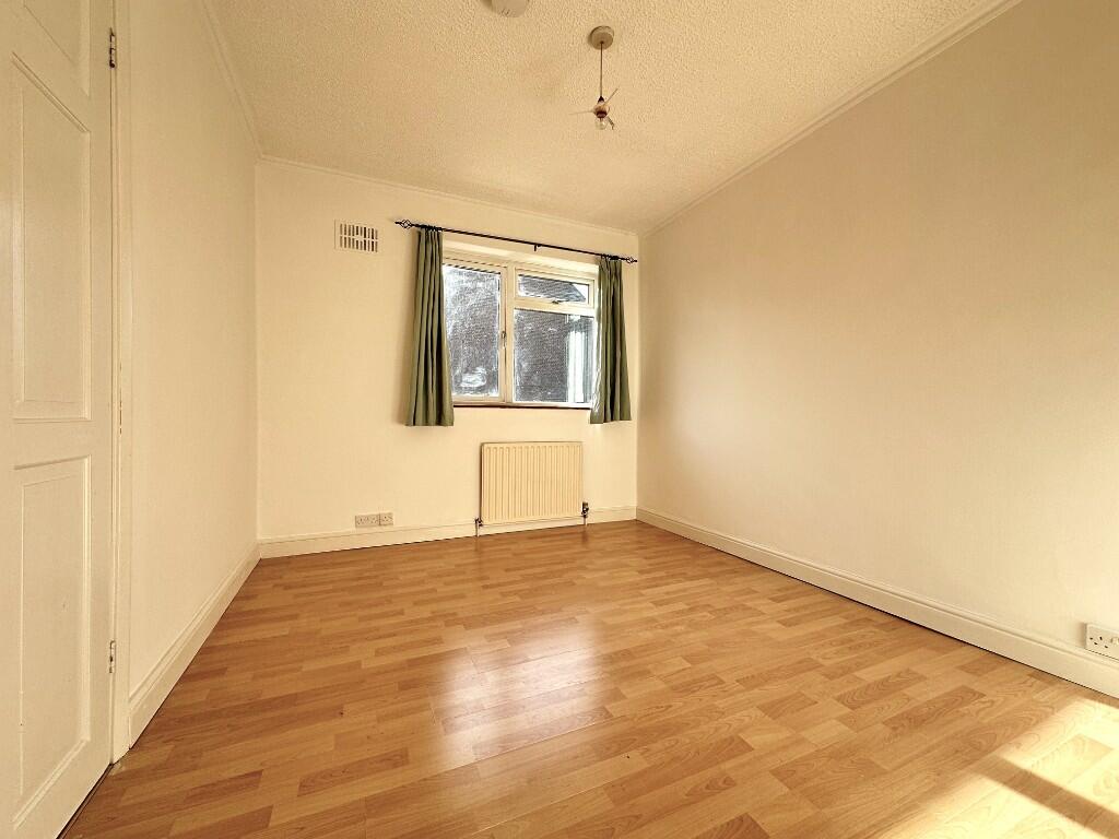 Bedroom 3, view 2