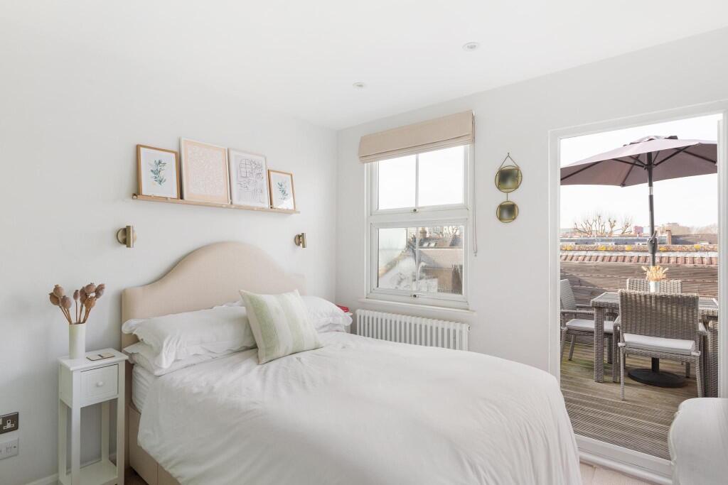 Principal bedroom
