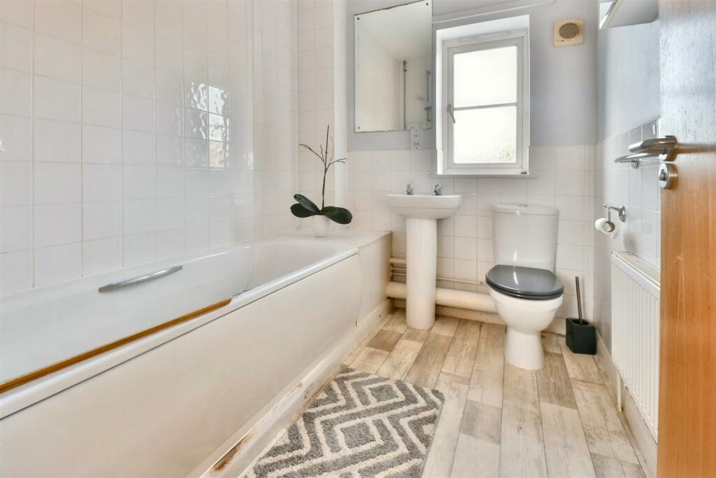 Bathroom.JPG