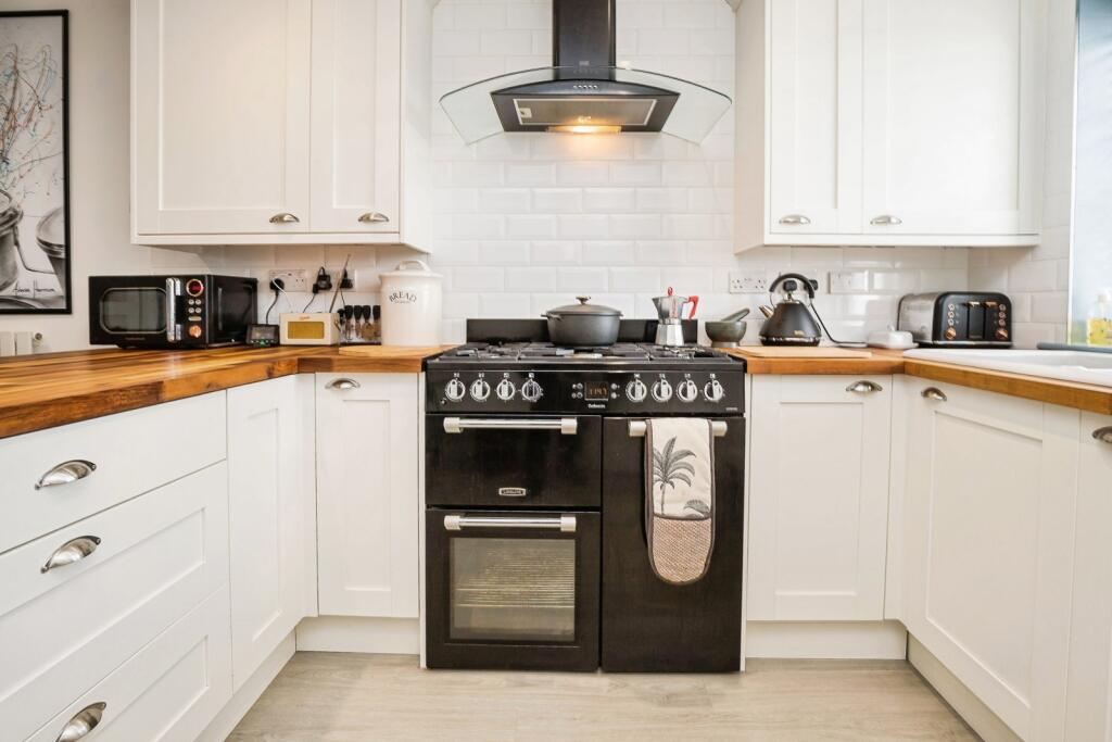 Kitchen/ Dining Room