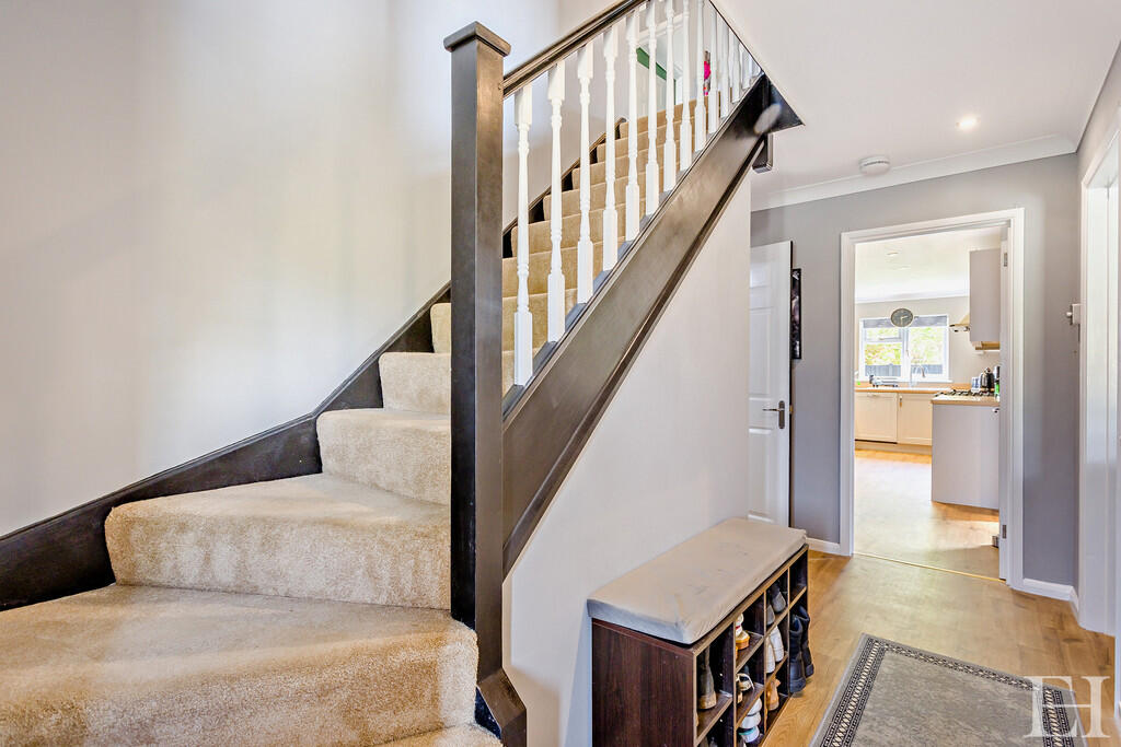 8646478-interiorW...