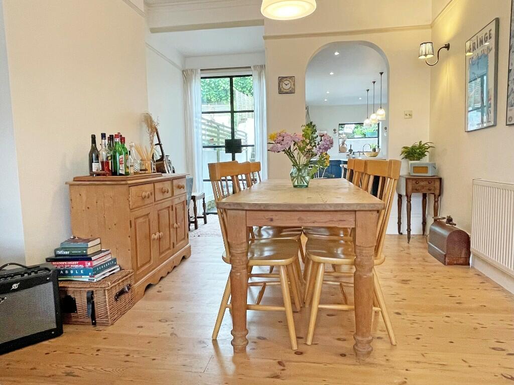 Lounge/Dining Room