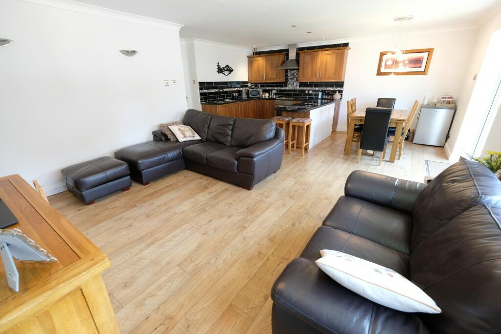 OPEN PLAN ROOM