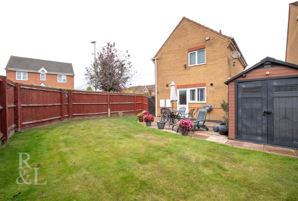 1 Glenalmond Close (16).jpg