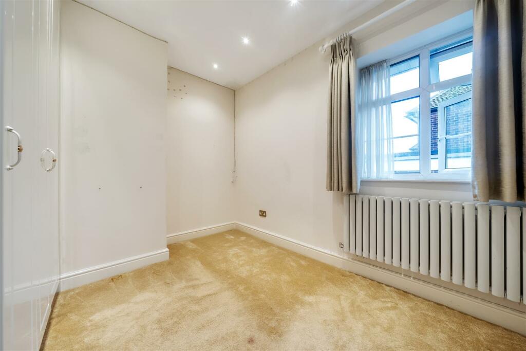 Bedroom 4.jpg