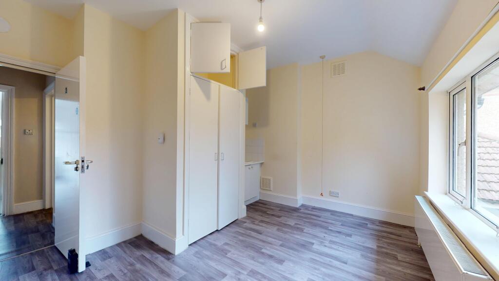 4 &amp; 6 Rosswood Gardens, Wallington SM6 8QZ