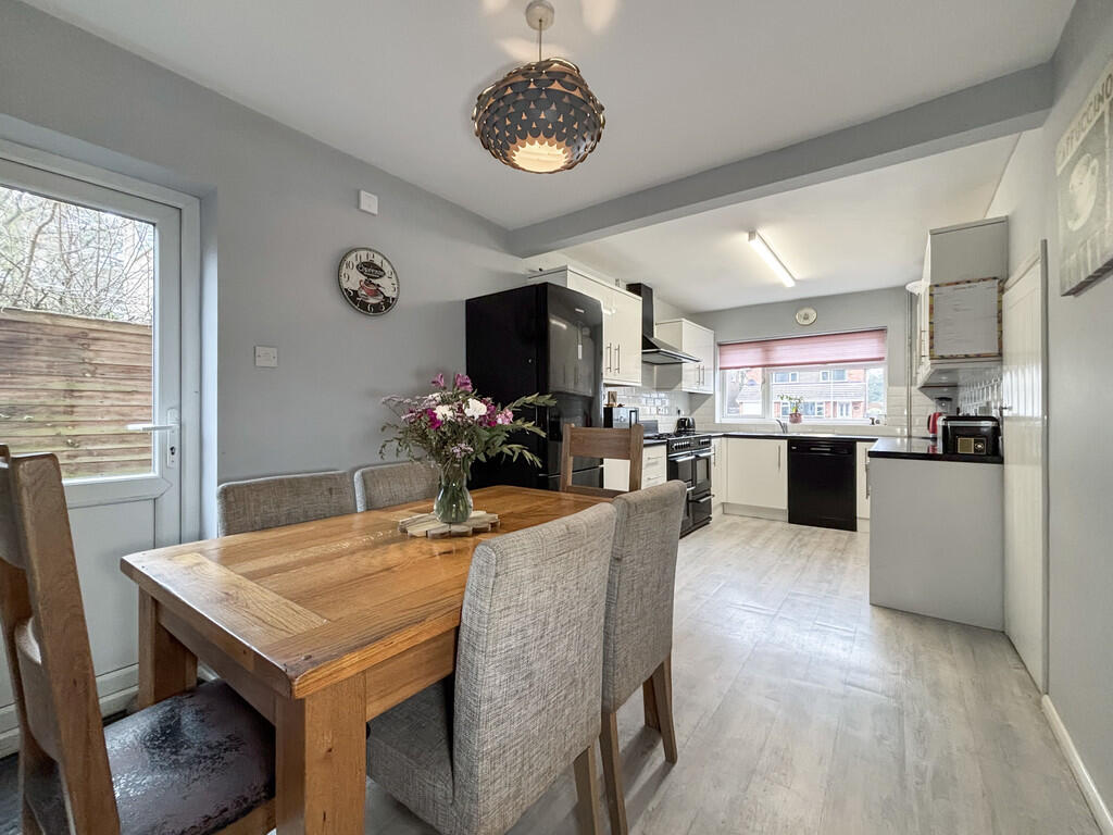 Kitchen/Breakfast...