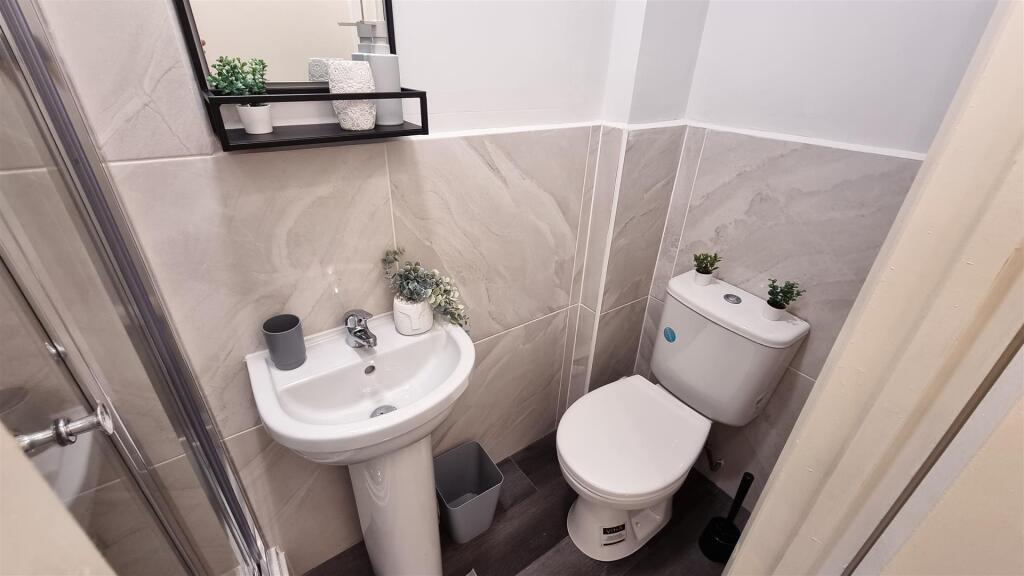 11. Room 2.jpg