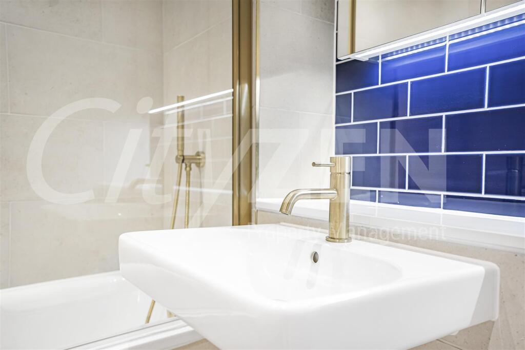 BATHROOM (SIMILAR APARTMENT)